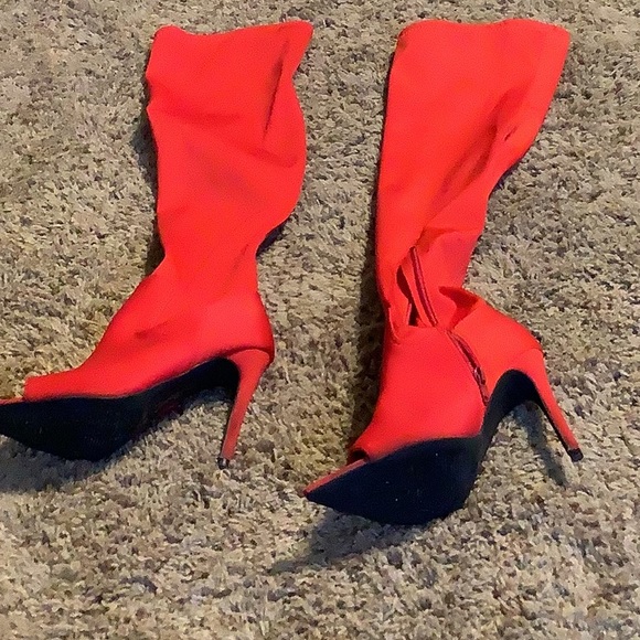 ❤️‍🔥❤️‍🔥Ladies Red Knee Boots❤️‍🔥❤️‍🔥 - Picture 6 of 6